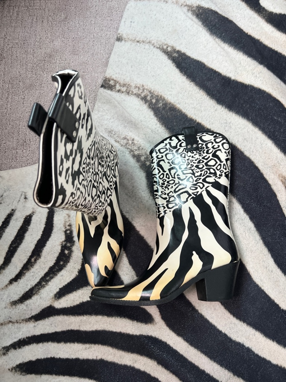 Rubber Stylish Zebra & Leopard Print Mid-Calf Heeled Rain Boots - Black & White